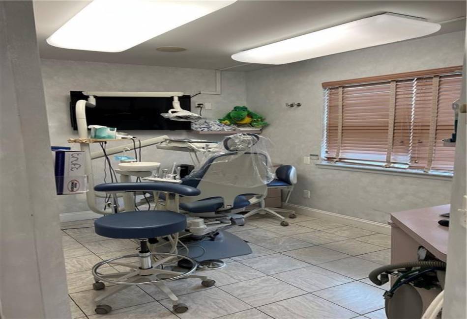 2936 Hylan Boulevard, Staten Island, New York 10306, ,Mixed Use,For Sale,Hylan,490683