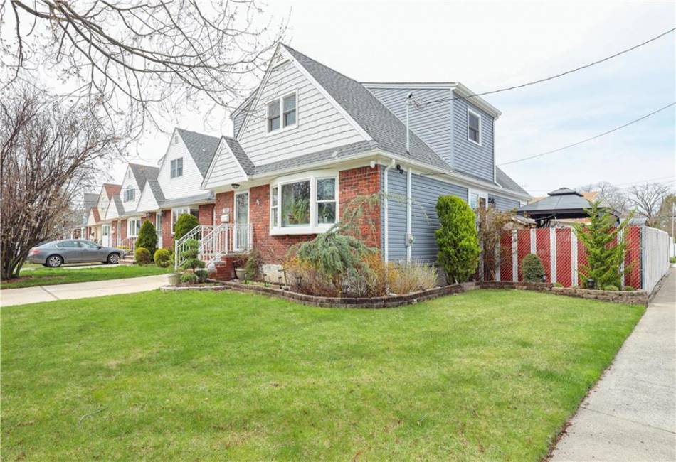 139 Kennington Street, Staten Island, New York 10308, 4 Bedrooms Bedrooms, ,3 BathroomsBathrooms,Residential,For Sale,Kennington,490687