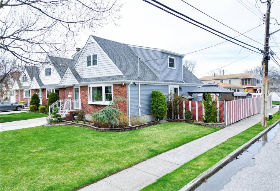 139 Kennington Street, Staten Island, New York 10308, 4 Bedrooms Bedrooms, ,3 BathroomsBathrooms,Residential,For Sale,Kennington,490687