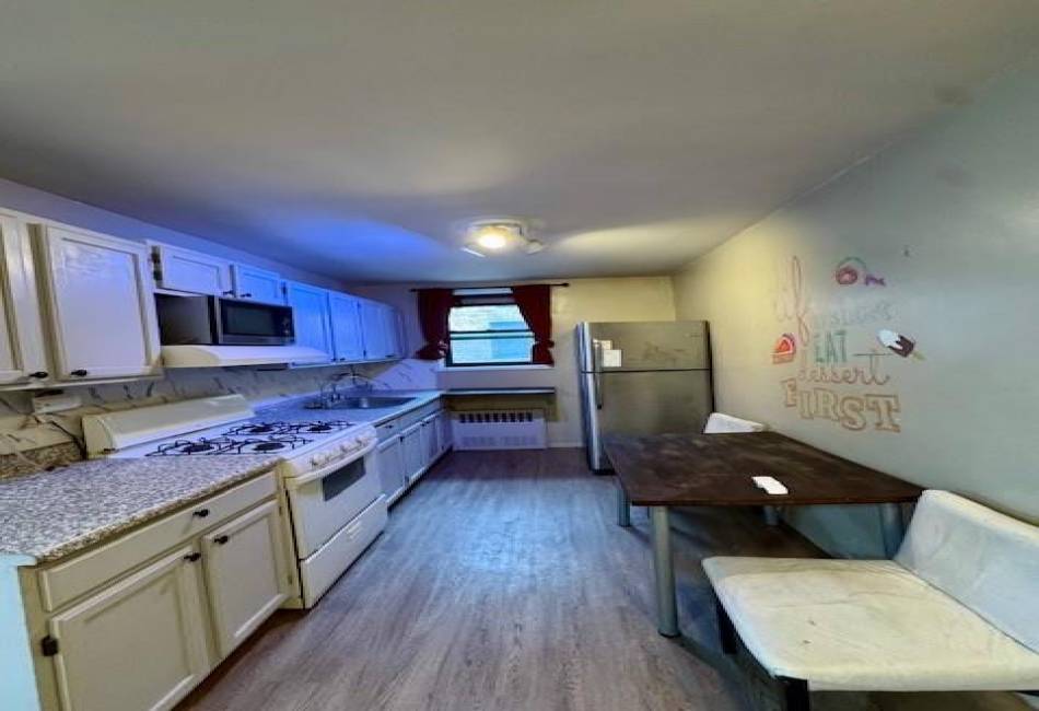 611 Banner Avenue, Brooklyn, New York 11235, 1 Bedroom Bedrooms, ,1 BathroomBathrooms,Residential,For Sale,Banner,490694