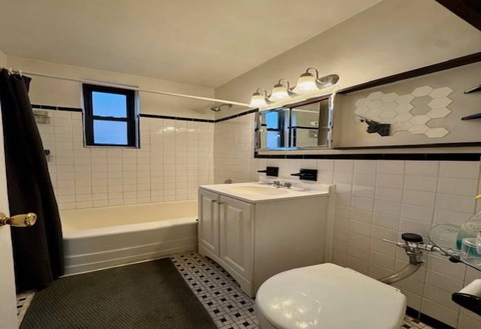 611 Banner Avenue, Brooklyn, New York 11235, 1 Bedroom Bedrooms, ,1 BathroomBathrooms,Residential,For Sale,Banner,490694