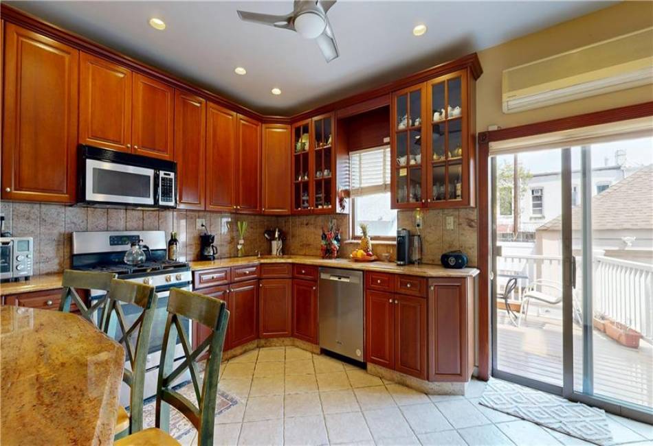 949 72nd Street, Brooklyn, New York 11228, 3 Bedrooms Bedrooms, ,2 BathroomsBathrooms,Residential,For Sale,72nd,490661