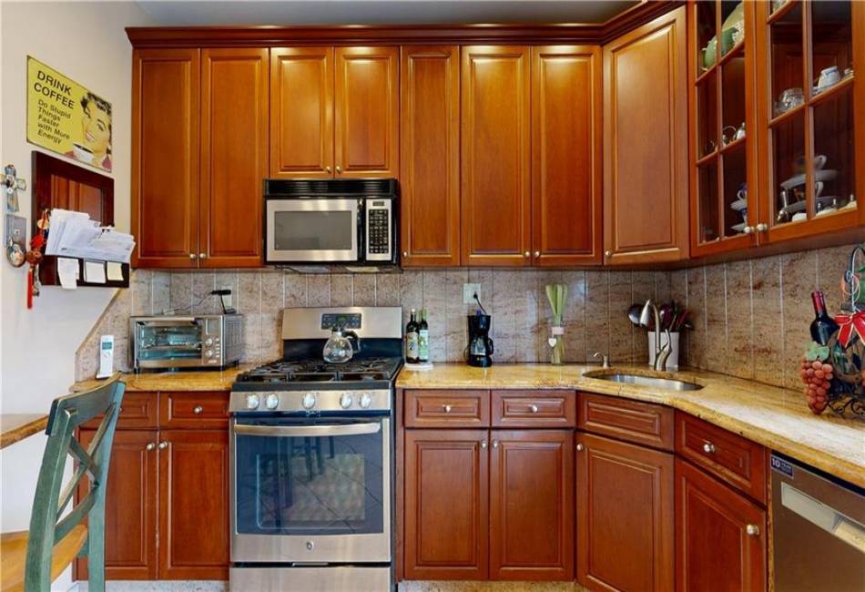 949 72nd Street, Brooklyn, New York 11228, 3 Bedrooms Bedrooms, ,2 BathroomsBathrooms,Residential,For Sale,72nd,490661