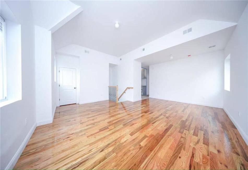 144 Beach Street, Staten Island, New York 10304, 6 Bedrooms Bedrooms, ,5 BathroomsBathrooms,Residential,For Sale,Beach,490728