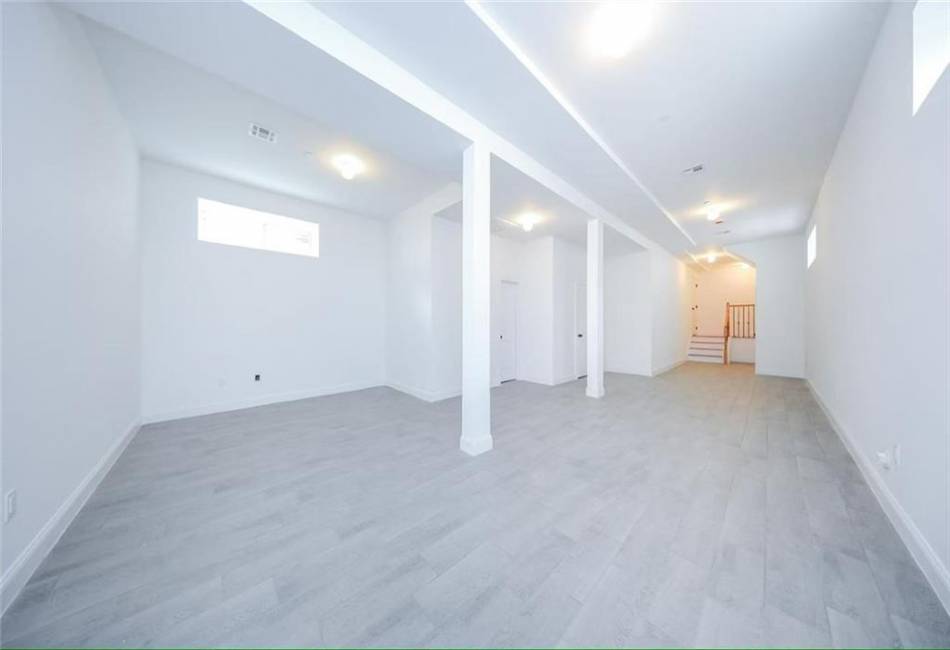 144 Beach Street, Staten Island, New York 10304, 6 Bedrooms Bedrooms, ,5 BathroomsBathrooms,Residential,For Sale,Beach,490728