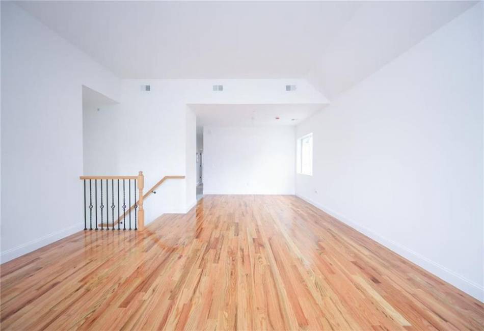 144 Beach Street, Staten Island, New York 10304, 6 Bedrooms Bedrooms, ,5 BathroomsBathrooms,Residential,For Sale,Beach,490728