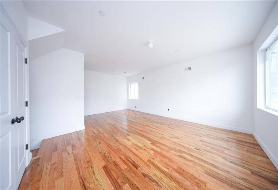 144 Beach Street, Staten Island, New York 10304, 6 Bedrooms Bedrooms, ,5 BathroomsBathrooms,Residential,For Sale,Beach,490728