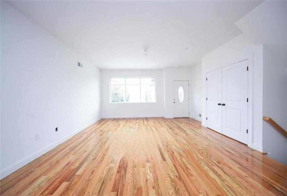 144 Beach Street, Staten Island, New York 10304, 6 Bedrooms Bedrooms, ,5 BathroomsBathrooms,Residential,For Sale,Beach,490728