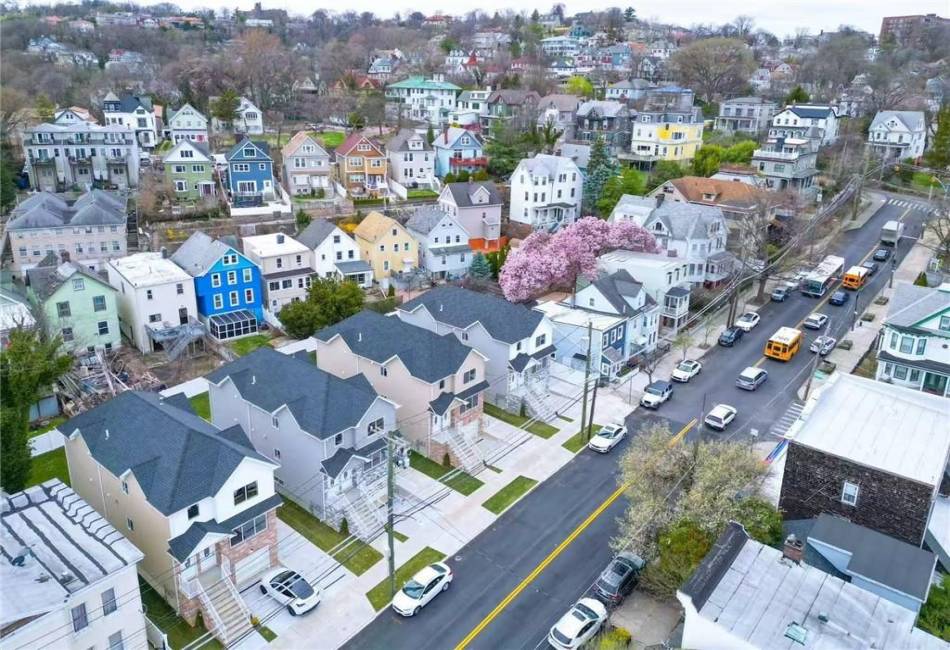 144 Beach Street, Staten Island, New York 10304, 6 Bedrooms Bedrooms, ,5 BathroomsBathrooms,Residential,For Sale,Beach,490728