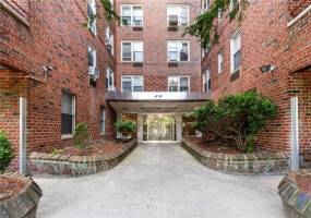 2727 Ocean Parkway, New York, New York 11235, ,1 BathroomBathrooms,Residential,For Sale,Ocean,490744