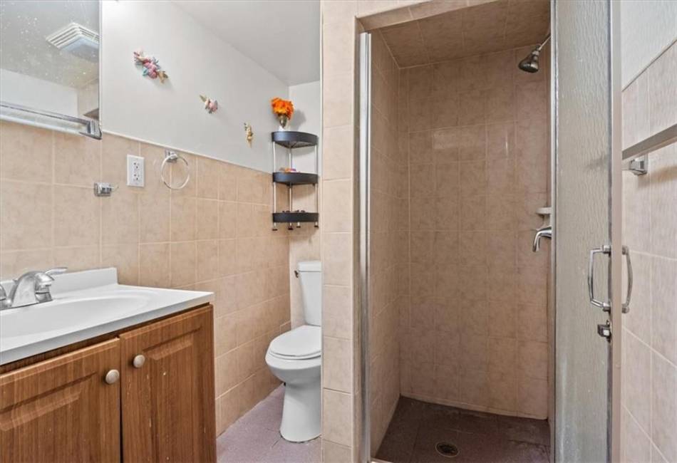 1476 95th Street, Brooklyn, New York 11236, 3 Bedrooms Bedrooms, ,3 BathroomsBathrooms,Residential,For Sale,95th,490749