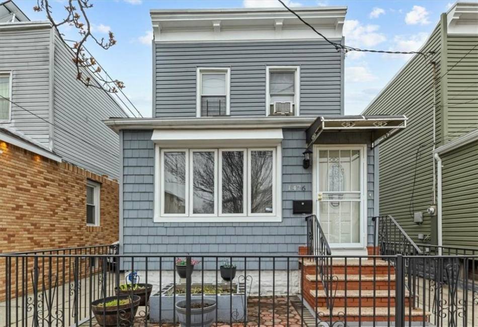 1476 95th Street, Brooklyn, New York 11236, 3 Bedrooms Bedrooms, ,3 BathroomsBathrooms,Residential,For Sale,95th,490749