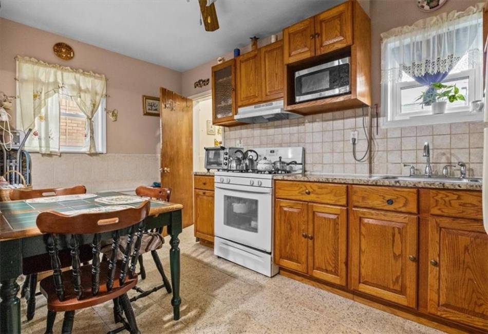 1476 95th Street, Brooklyn, New York 11236, 3 Bedrooms Bedrooms, ,3 BathroomsBathrooms,Residential,For Sale,95th,490749