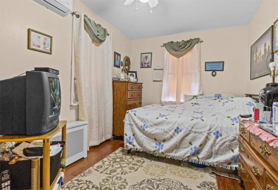 1476 95th Street, Brooklyn, New York 11236, 3 Bedrooms Bedrooms, ,3 BathroomsBathrooms,Residential,For Sale,95th,490749