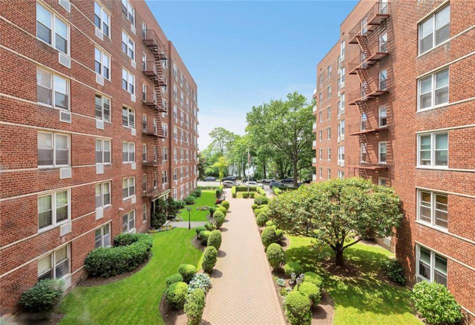 9201 Shore Road, Brooklyn, New York 11209, 2 Bedrooms Bedrooms, ,2 BathroomsBathrooms,Residential,For Sale,Shore,490750