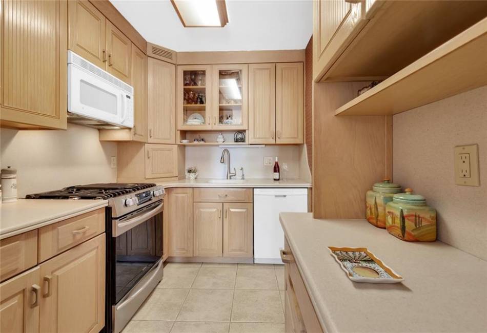 9201 Shore Road, Brooklyn, New York 11209, 2 Bedrooms Bedrooms, ,2 BathroomsBathrooms,Residential,For Sale,Shore,490750