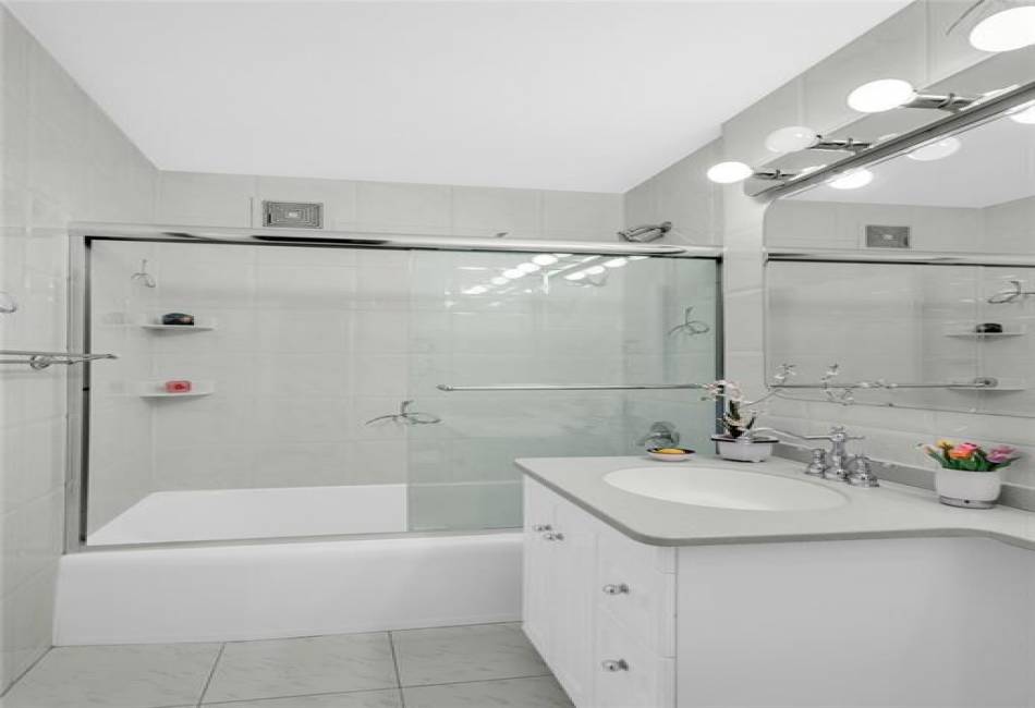 9201 Shore Road, Brooklyn, New York 11209, 2 Bedrooms Bedrooms, ,2 BathroomsBathrooms,Residential,For Sale,Shore,490750