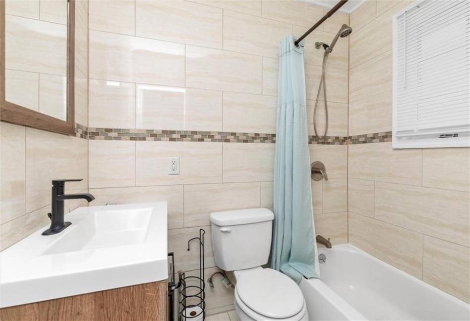 155-85 Bayview Avenue, Rosedale, New York 11422, 3 Bedrooms Bedrooms, ,3 BathroomsBathrooms,Residential,For Sale,Bayview,490751