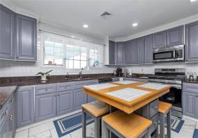 155-85 Bayview Avenue, Rosedale, New York 11422, 3 Bedrooms Bedrooms, ,3 BathroomsBathrooms,Residential,For Sale,Bayview,490751
