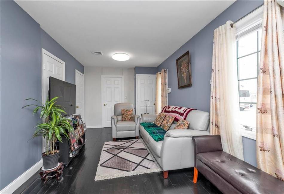 155-85 Bayview Avenue, Rosedale, New York 11422, 3 Bedrooms Bedrooms, ,3 BathroomsBathrooms,Residential,For Sale,Bayview,490751