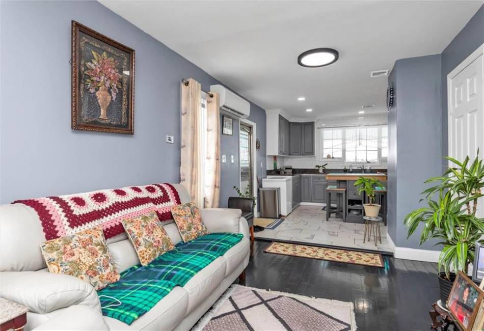 155-85 Bayview Avenue, Rosedale, New York 11422, 3 Bedrooms Bedrooms, ,3 BathroomsBathrooms,Residential,For Sale,Bayview,490751