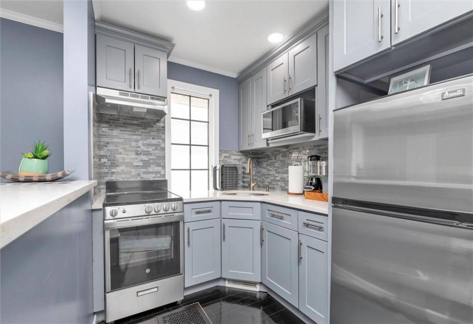 155-85 Bayview Avenue, Rosedale, New York 11422, 3 Bedrooms Bedrooms, ,3 BathroomsBathrooms,Residential,For Sale,Bayview,490751