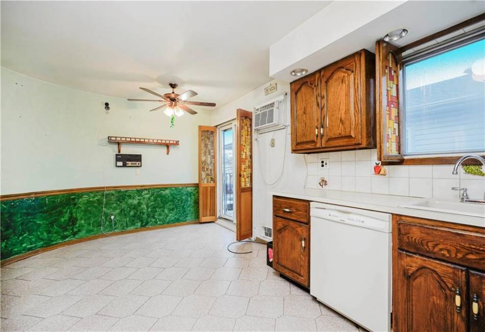 117 Gary Place, Staten Island, New York 10314, 5 Bedrooms Bedrooms, ,4 BathroomsBathrooms,Residential,For Sale,Gary,490752