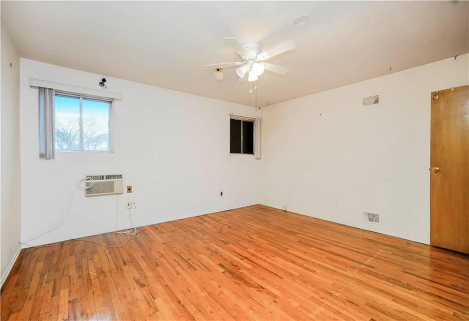 117 Gary Place, Staten Island, New York 10314, 5 Bedrooms Bedrooms, ,4 BathroomsBathrooms,Residential,For Sale,Gary,490752