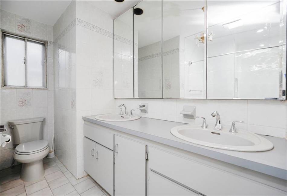 117 Gary Place, Staten Island, New York 10314, 5 Bedrooms Bedrooms, ,4 BathroomsBathrooms,Residential,For Sale,Gary,490752
