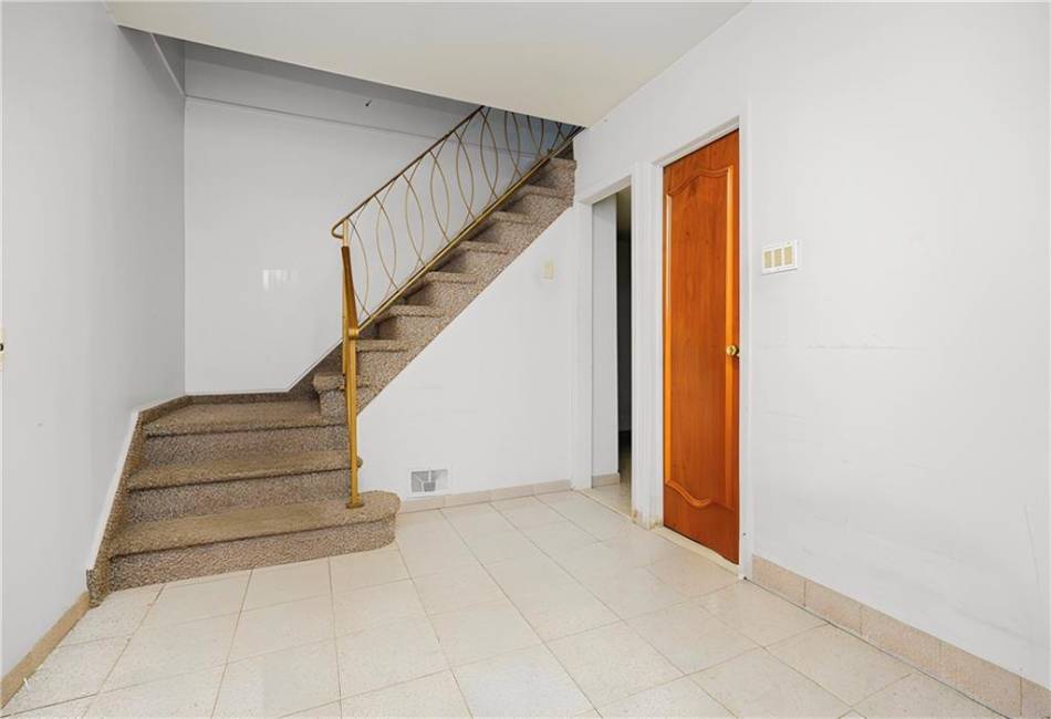 117 Gary Place, Staten Island, New York 10314, 5 Bedrooms Bedrooms, ,4 BathroomsBathrooms,Residential,For Sale,Gary,490752