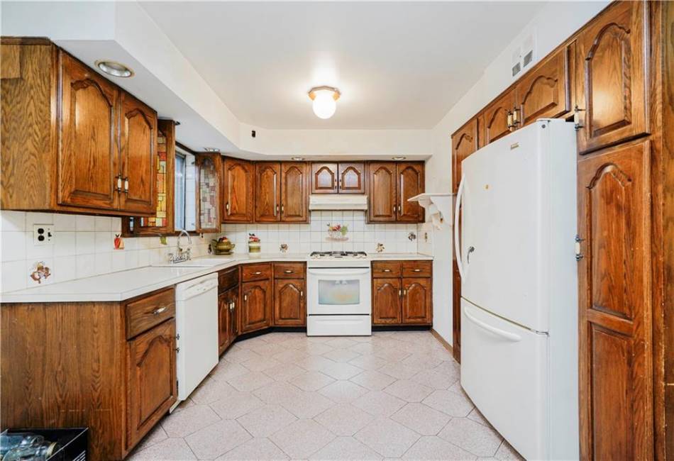 117 Gary Place, Staten Island, New York 10314, 5 Bedrooms Bedrooms, ,4 BathroomsBathrooms,Residential,For Sale,Gary,490752