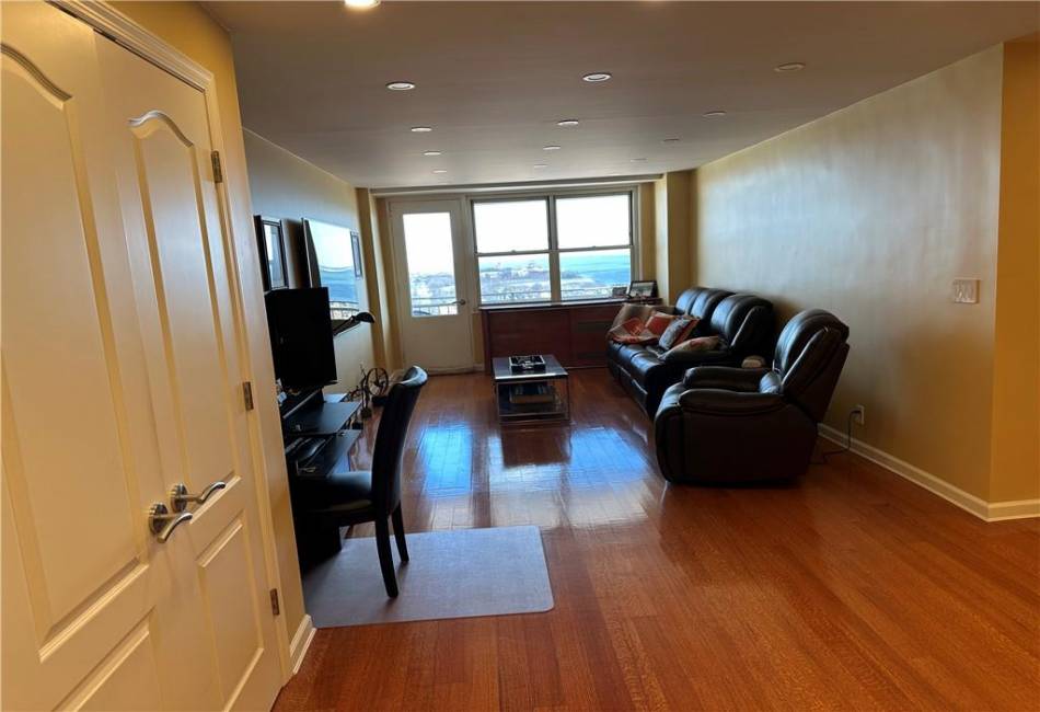 35 Seacoast Terrace, Brooklyn, New York 11235, 1 Bedroom Bedrooms, ,1 BathroomBathrooms,Residential,For Sale,Seacoast,490754