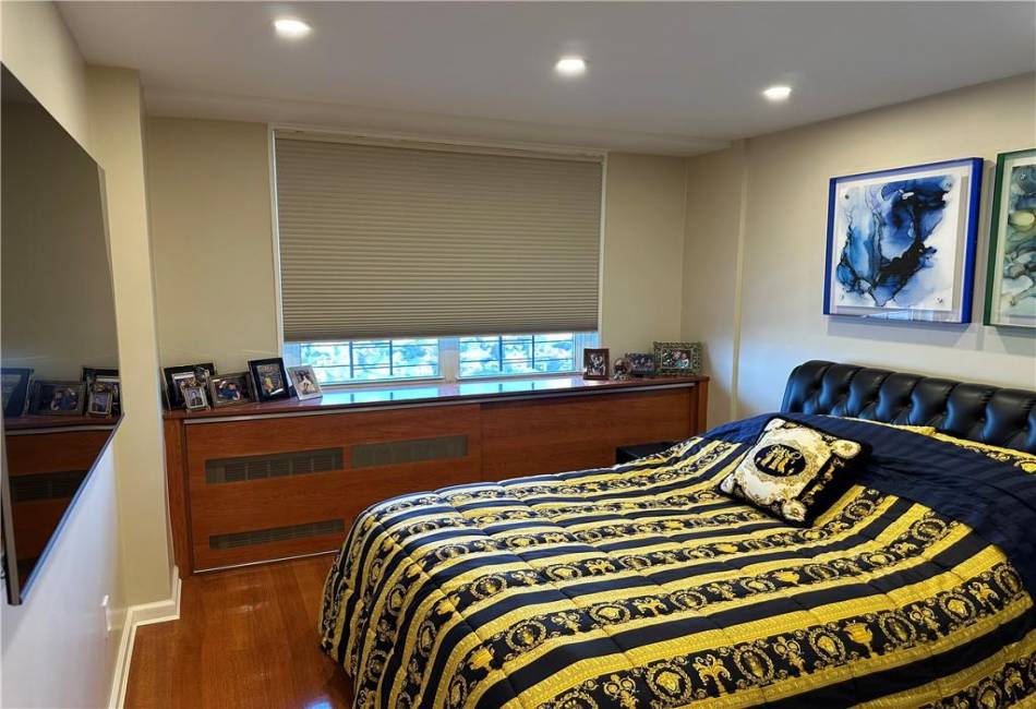 35 Seacoast Terrace, Brooklyn, New York 11235, 1 Bedroom Bedrooms, ,1 BathroomBathrooms,Residential,For Sale,Seacoast,490754