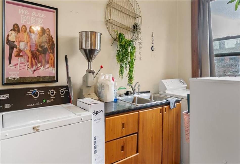 650 Jefferson Avenue, Brooklyn, New York 11221, 3 Bedrooms Bedrooms, ,Residential,For Sale,Jefferson,490787