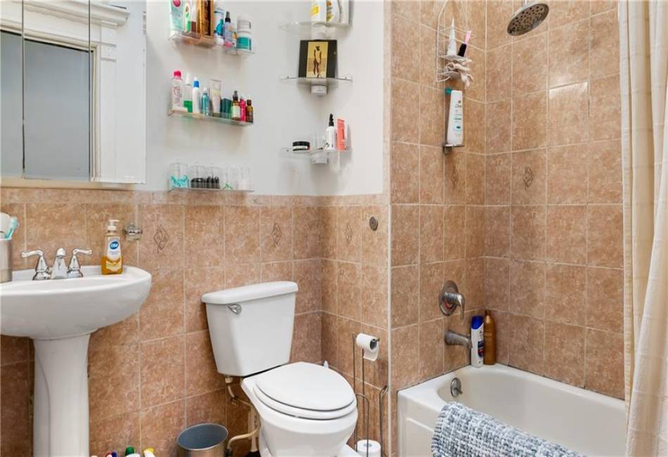 650 Jefferson Avenue, Brooklyn, New York 11221, 3 Bedrooms Bedrooms, ,Residential,For Sale,Jefferson,490787
