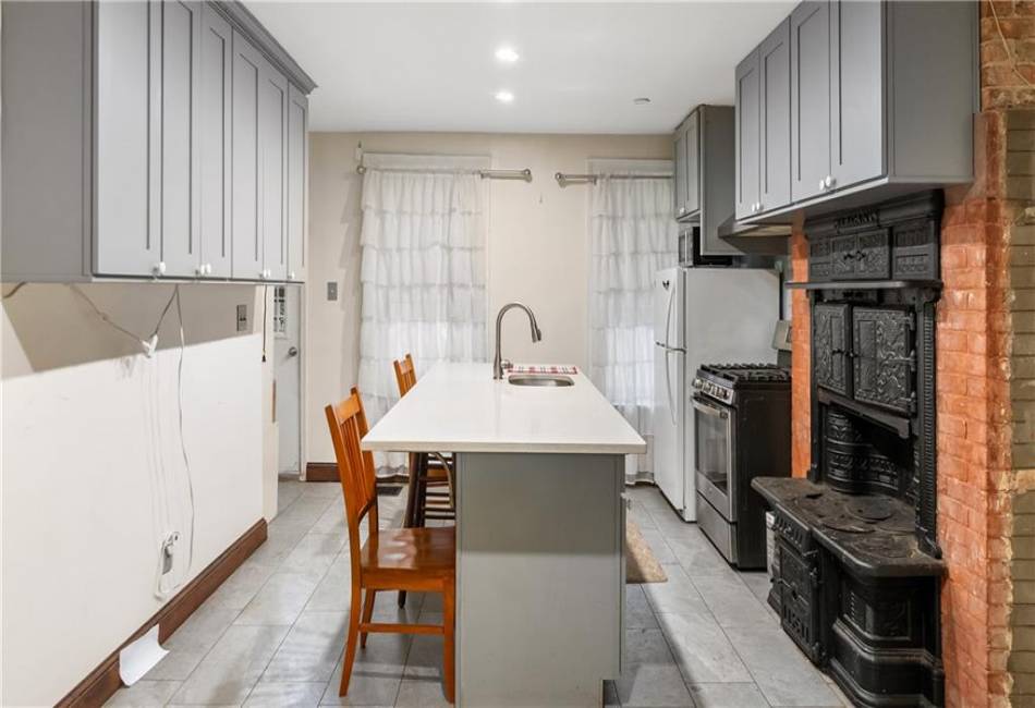 650 Jefferson Avenue, Brooklyn, New York 11221, 3 Bedrooms Bedrooms, ,Residential,For Sale,Jefferson,490787