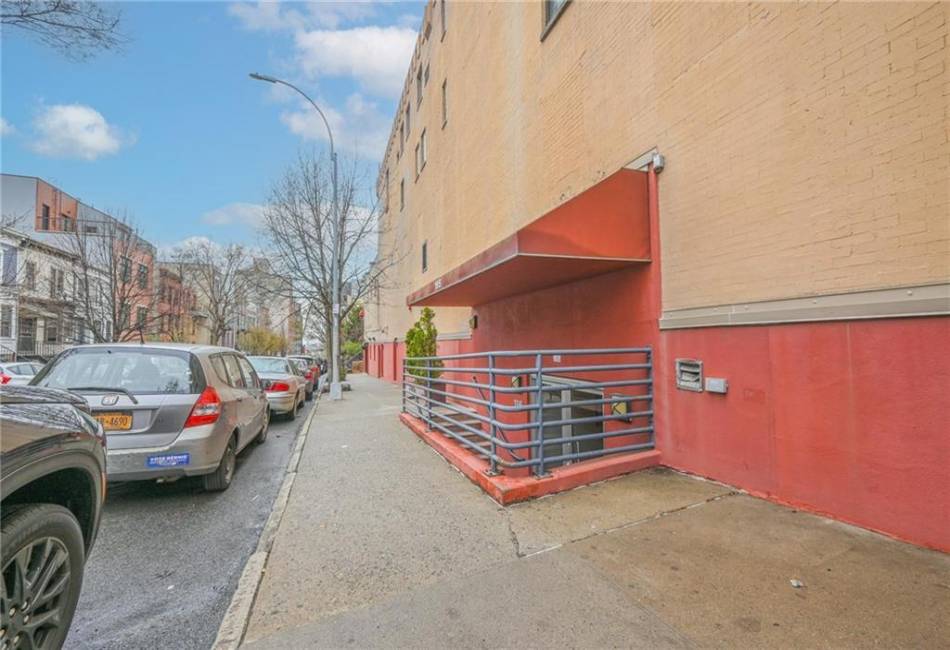195 15th Street, Brooklyn, New York 11215, 2 Bedrooms Bedrooms, ,2 BathroomsBathrooms,Residential,For Sale,15th,490670