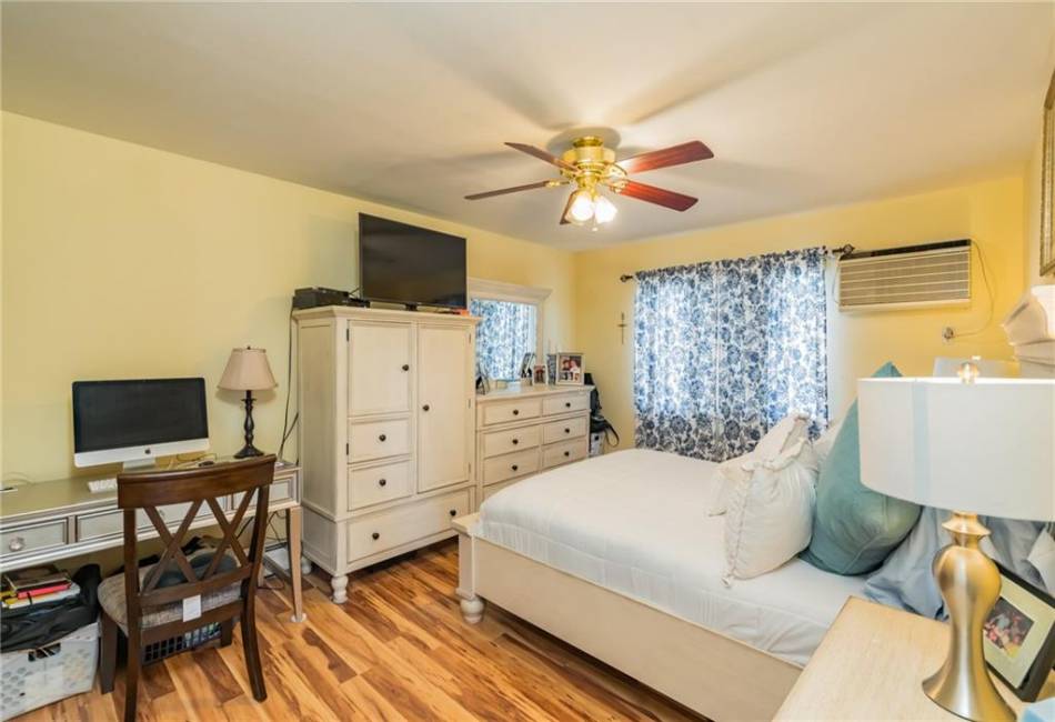 96 Lamped Loop, New Springville, New York 10314, 3 Bedrooms Bedrooms, ,2 BathroomsBathrooms,Residential,For Sale,Lamped,490459