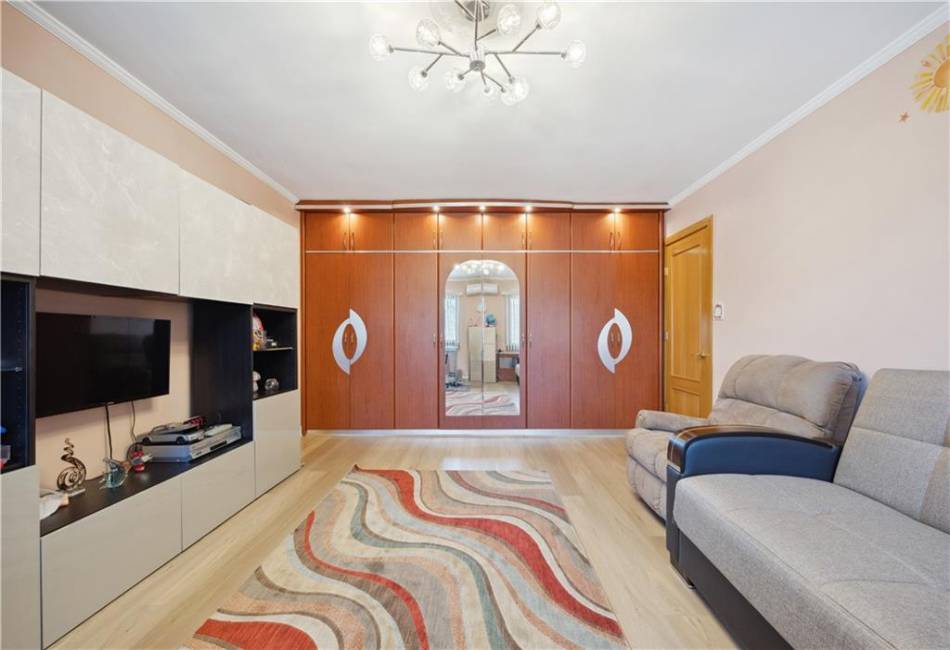 4640 Bedford Avenue, Brooklyn, New York 11235, 4 Bedrooms Bedrooms, ,3 BathroomsBathrooms,Residential,For Sale,Bedford,490770