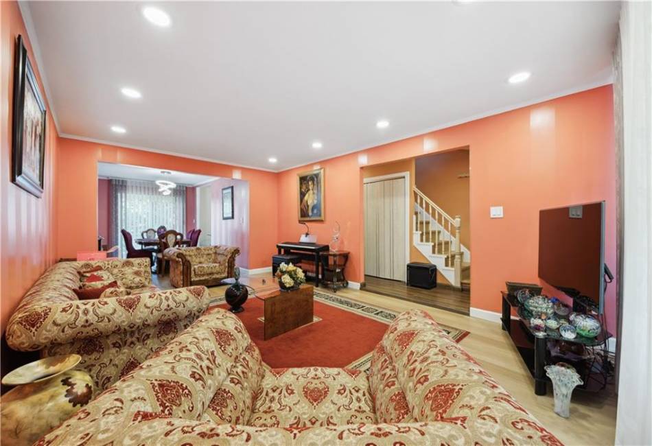 4640 Bedford Avenue, Brooklyn, New York 11235, 4 Bedrooms Bedrooms, ,3 BathroomsBathrooms,Residential,For Sale,Bedford,490770