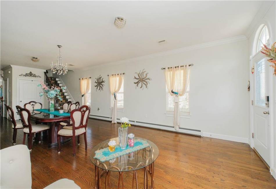 16 Berkshire Lane, Staten Island, New York 10309, 3 Bedrooms Bedrooms, ,4 BathroomsBathrooms,Residential,For Sale,Berkshire,490840