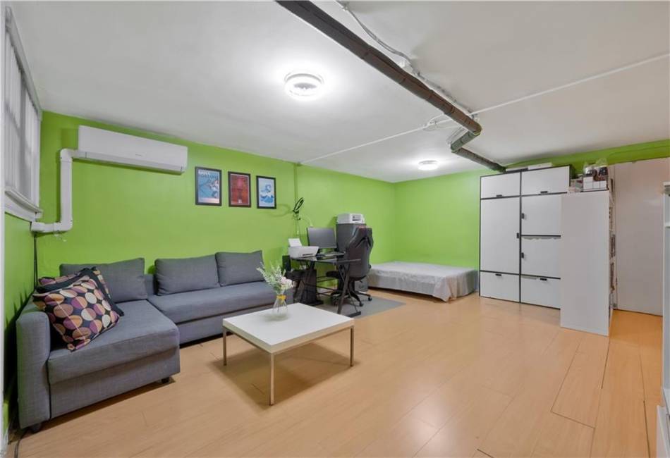2719 Avenue Y, Brooklyn, New York 11235, 3 Bedrooms Bedrooms, ,3 BathroomsBathrooms,Residential,For Sale,Avenue Y,490876