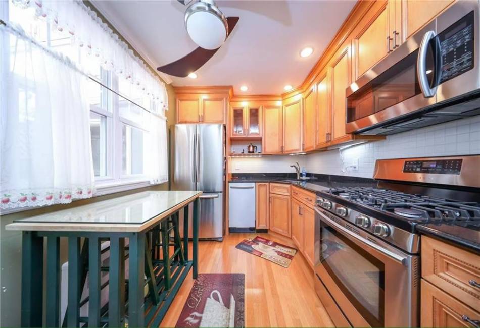 2961 Voorhies Avenue, Brooklyn, New York 11235, 2 Bedrooms Bedrooms, ,2 BathroomsBathrooms,Residential,For Sale,Voorhies,490857