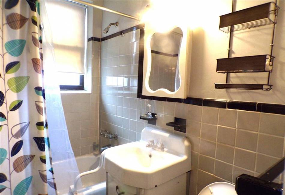2615 Homecrest Avenue, Brooklyn, New York 11235, 1 Bedroom Bedrooms, ,1 BathroomBathrooms,Residential,For Sale,Homecrest,490908