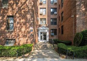 711 Montauk Court, Brooklyn, New York 11235, 1 Bedroom Bedrooms, ,1 BathroomBathrooms,Residential,For Sale,Montauk,490915