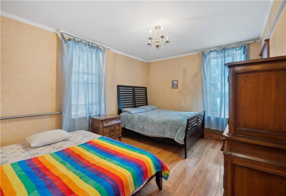 711 Montauk Court, Brooklyn, New York 11235, 1 Bedroom Bedrooms, ,1 BathroomBathrooms,Residential,For Sale,Montauk,490915