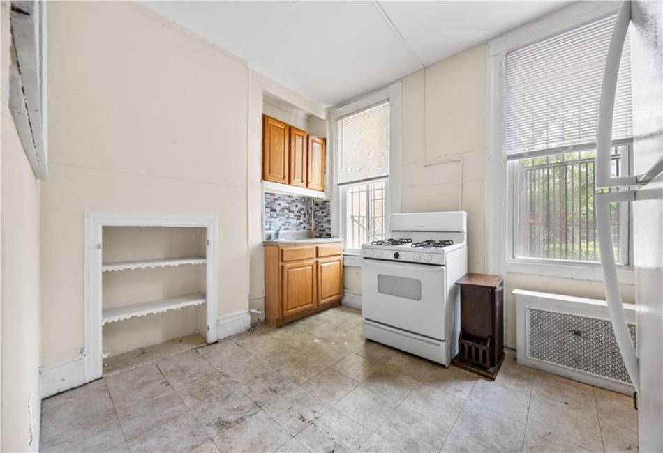 111 Schenectady Avenue, Brooklyn, New York 11213, 3 Bedrooms Bedrooms, ,3 BathroomsBathrooms,Residential,For Sale,Schenectady,478388