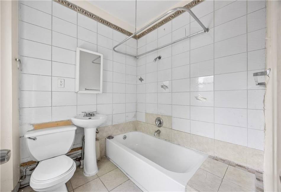 111 Schenectady Avenue, Brooklyn, New York 11213, 3 Bedrooms Bedrooms, ,3 BathroomsBathrooms,Residential,For Sale,Schenectady,478388