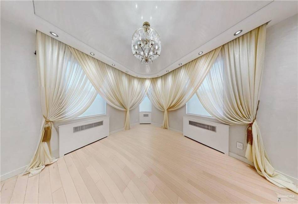 1120 Brighton Beach Avenue, Brooklyn, New York 11235, 2 Bedrooms Bedrooms, ,1 BathroomBathrooms,Residential,For Sale,Brighton Beach,490895