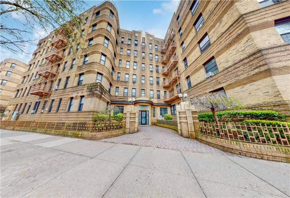 1120 Brighton Beach Avenue, Brooklyn, New York 11235, 2 Bedrooms Bedrooms, ,1 BathroomBathrooms,Residential,For Sale,Brighton Beach,490895